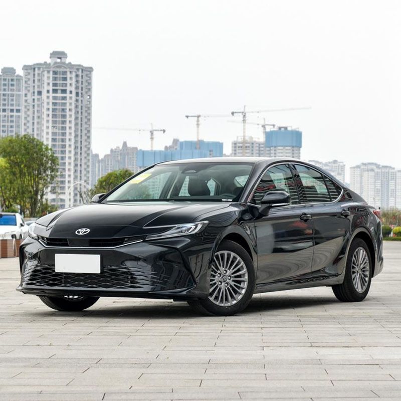Седан бензина Toyota Camry